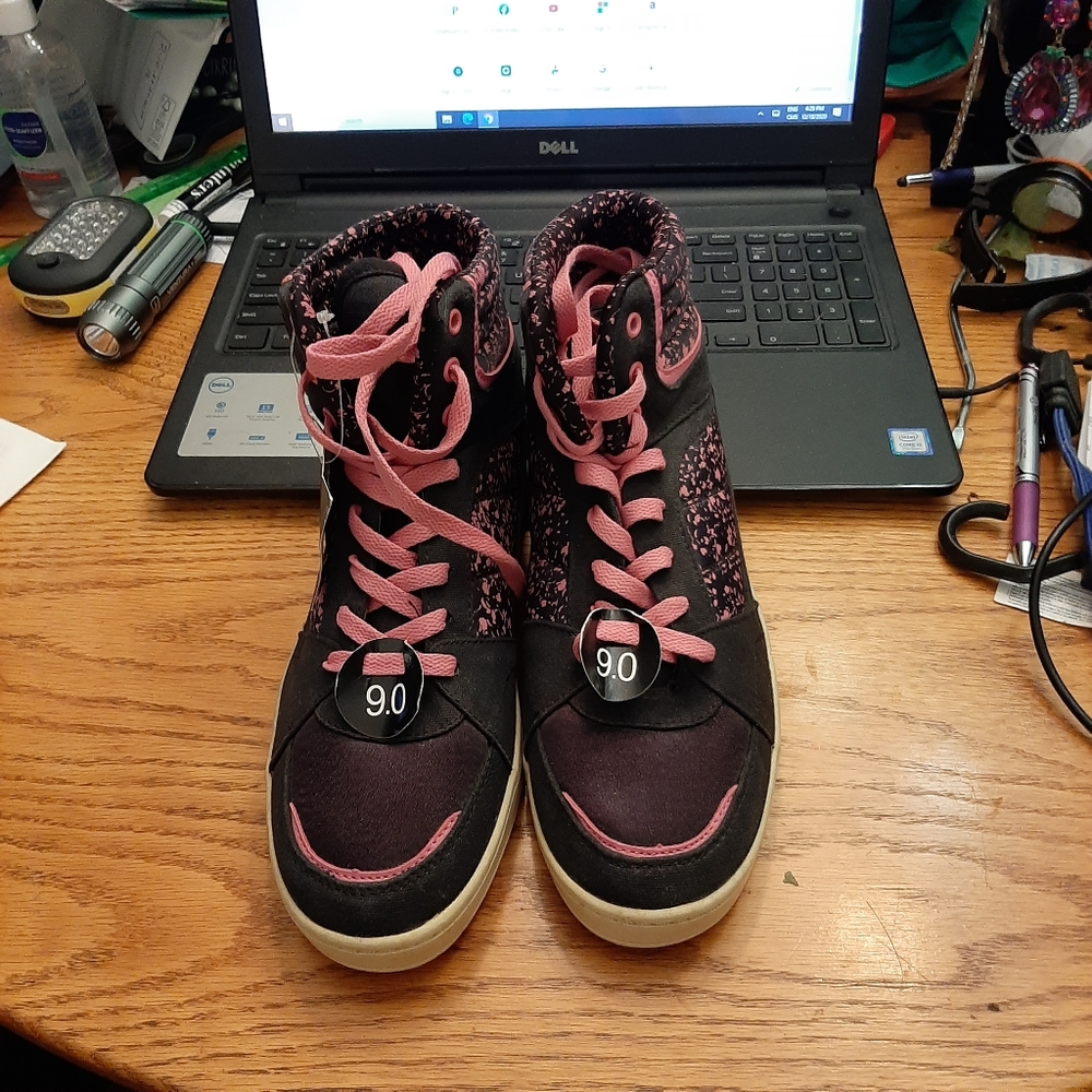 Ladies shoes sneakers